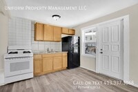 Building Photo - 12 Putnam Cir