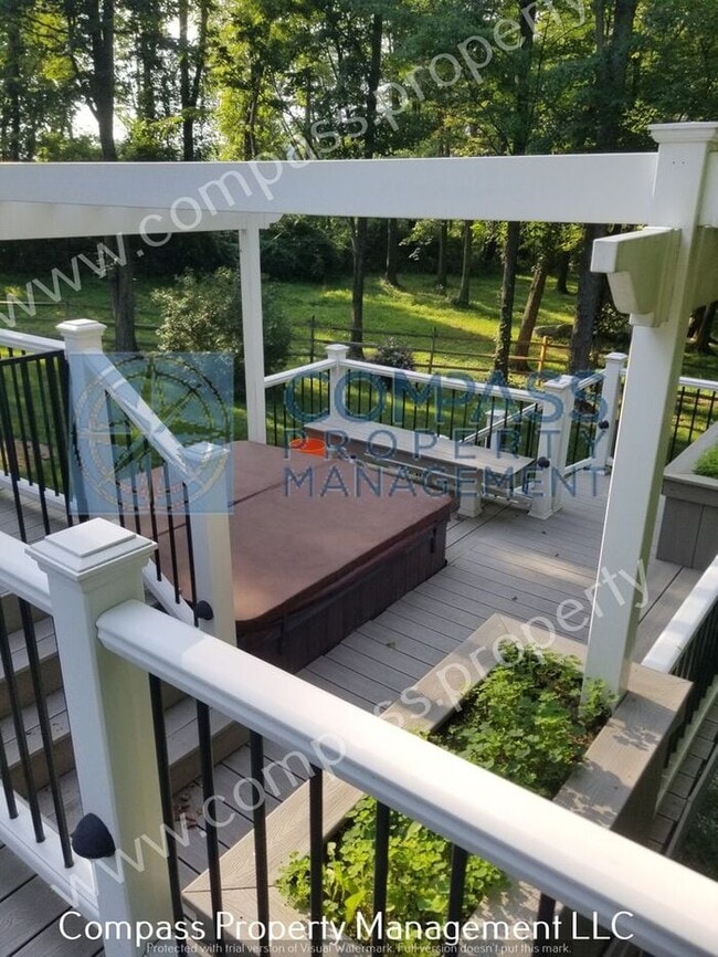 Building Photo - $2495 - 3 Bed Farm House on a Large Peacef...