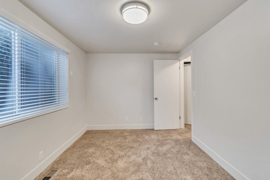 Building Photo - 2105 E 3300 S