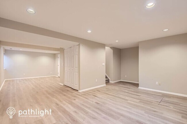 Building Photo - 8834 Copeland St