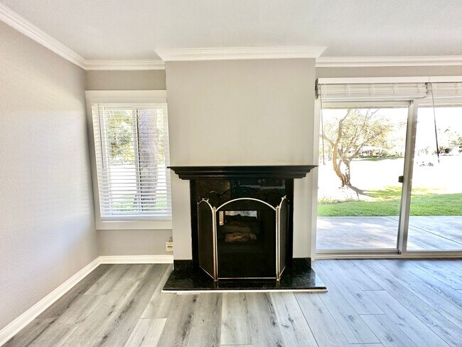 Building Photo - Beautiful, End-Unit, Ground Level, Largest SF 1/1 layout in the Pala Mesa Villas Community with G...