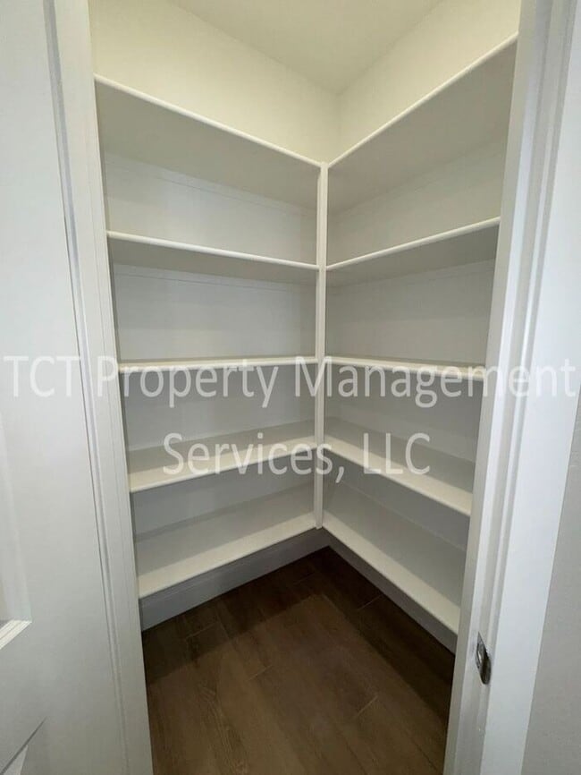 Building Photo - Beautiful New Build in North Creek Community