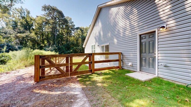 Building Photo - 209 N Alma St