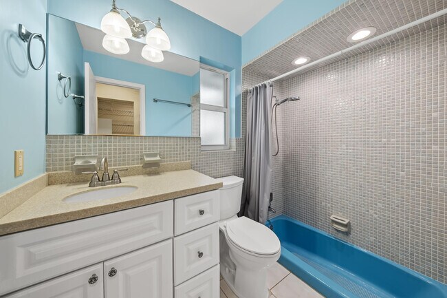 Building Photo - 129 Alhambra Pl