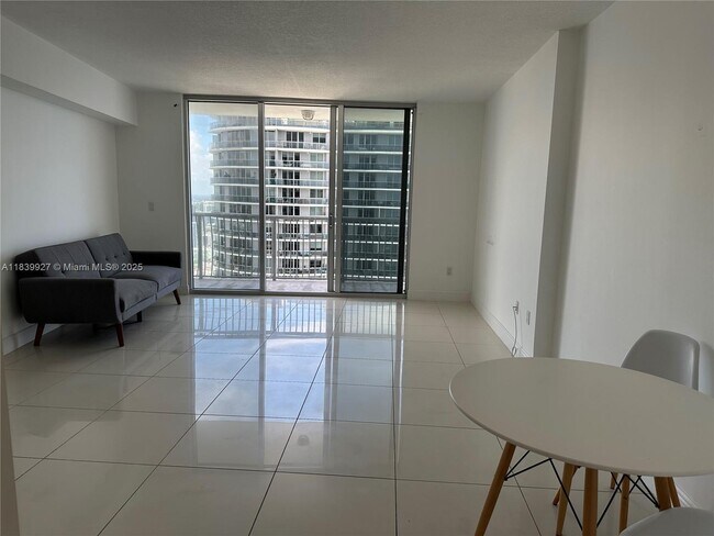 Building Photo - 1750 N Bayshore Dr