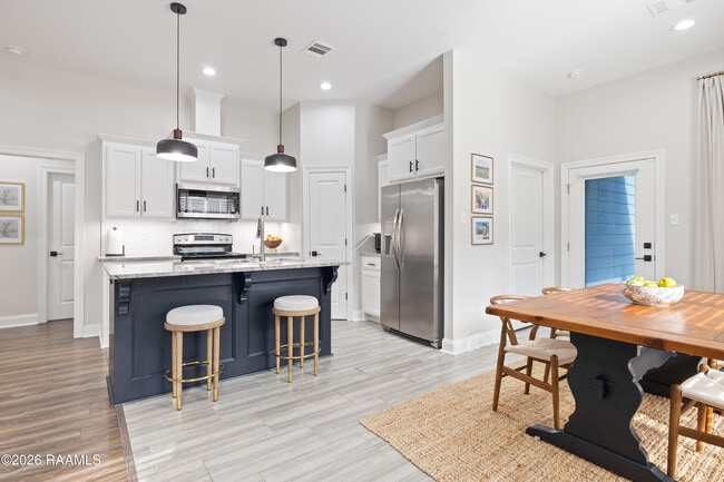 Building Photo - 901 Russo Rd