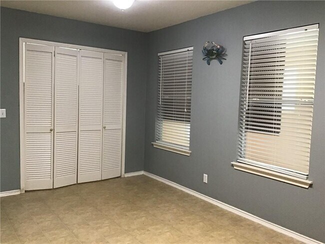 Building Photo - 400 Celery Loop