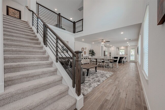 Building Photo - 430 W Cascade Heights Dr