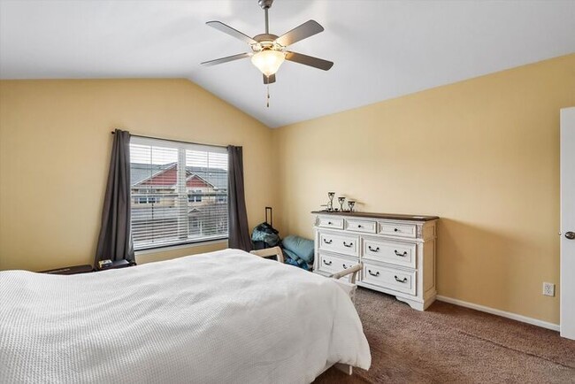 Building Photo - $2,000 | 3 Bedroom, 2.5 Bathroom Town Home | Pets Allowed | Available for August 1st Move-In!