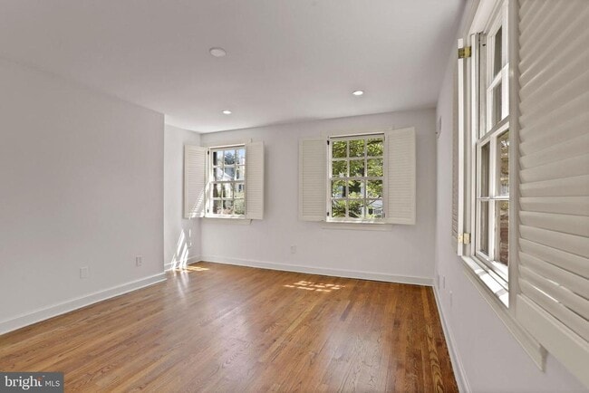 Building Photo - 4925 Weaver Terrace NW