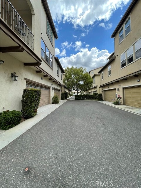 Building Photo - 810 The Promenade