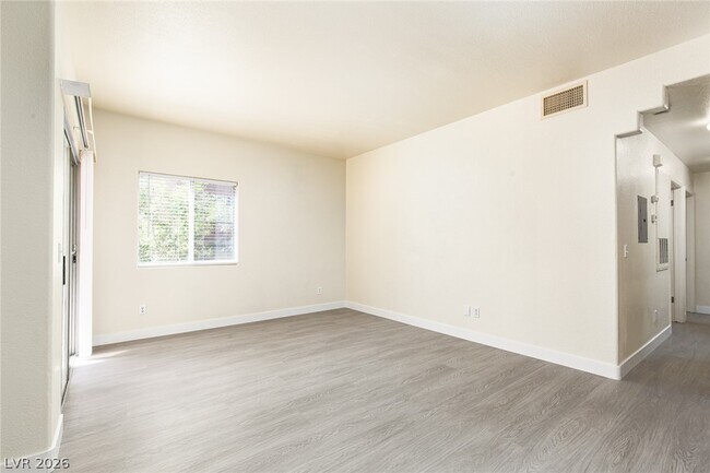 Building Photo - 2110 Los Feliz St
