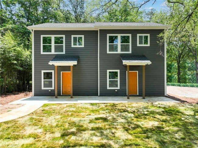 Primary Photo - 87 Hennon Dr NW