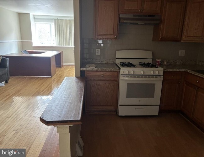 Building Photo - 2419 Tremont St