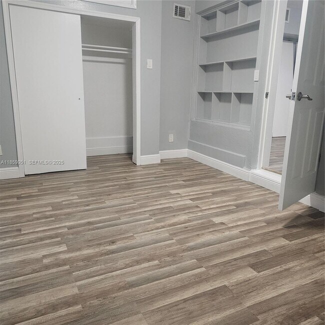 Building Photo - 3114 E Sunrise Blvd