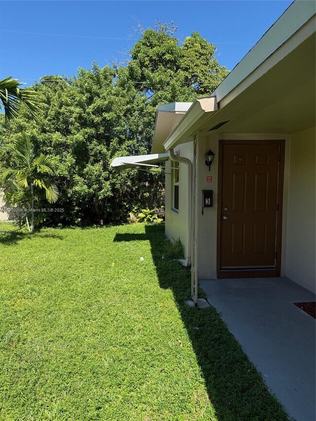 Primary Photo - 231 NE 40th Ct