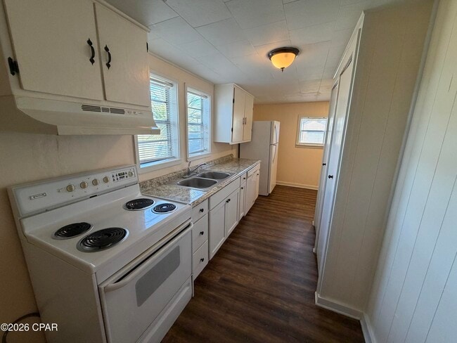 Building Photo - 1002 Indiana Ave