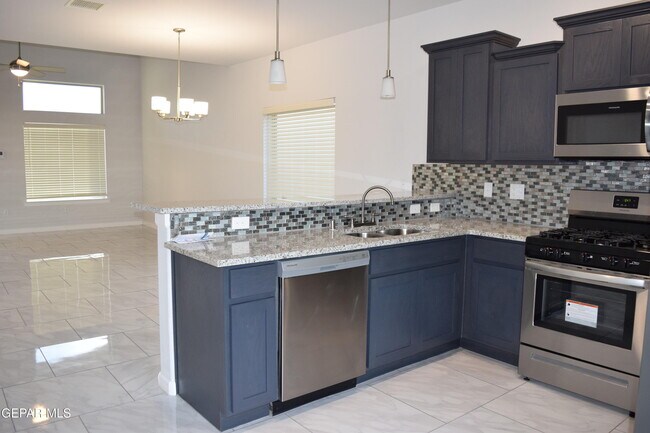 Building Photo - 1103 Nickel Hl Ave