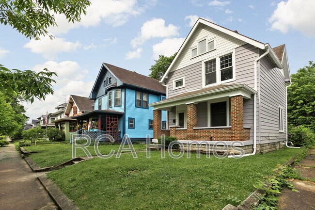 Building Photo - 418 N Drexel Ave