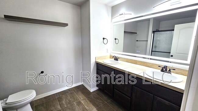 Building Photo - 1405 NE 71st Dr