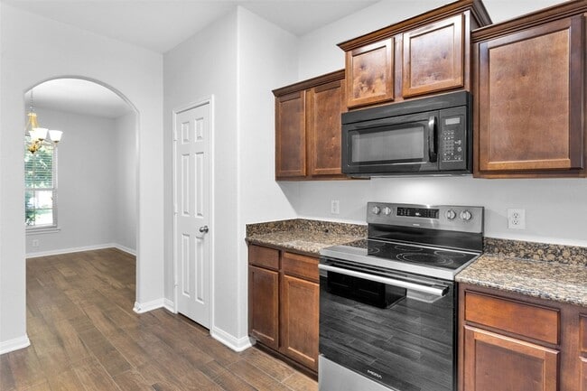 Building Photo - 30831 W Lost Creek Blvd