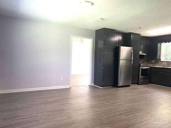 Building Photo - 9460 Darlene Cir