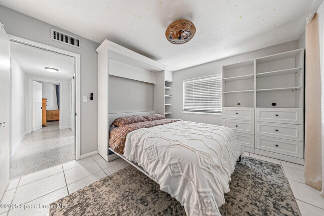 Building Photo - 285 Le Jeune Dr