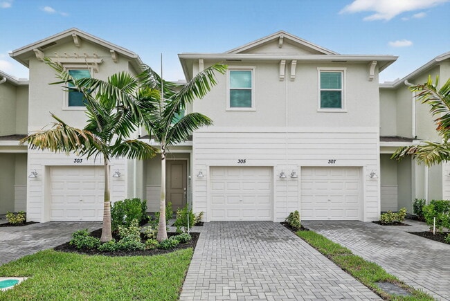 Primary Photo - 305 SE Crossoak Ln