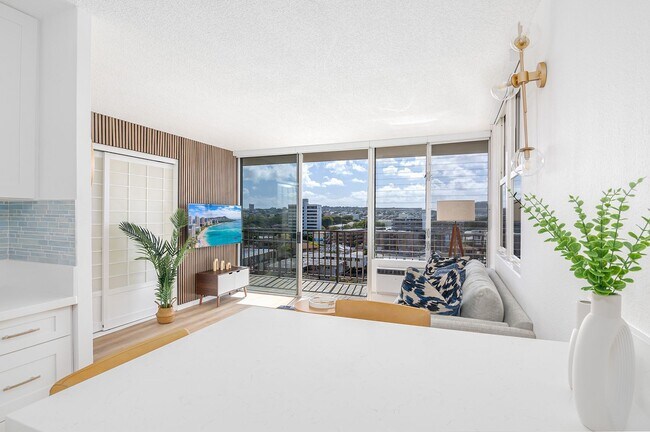 Building Photo - Beautifully Remodeled and Fully furnished 2 Bed 1.5 1 parking.  Available between March-Nov 30th