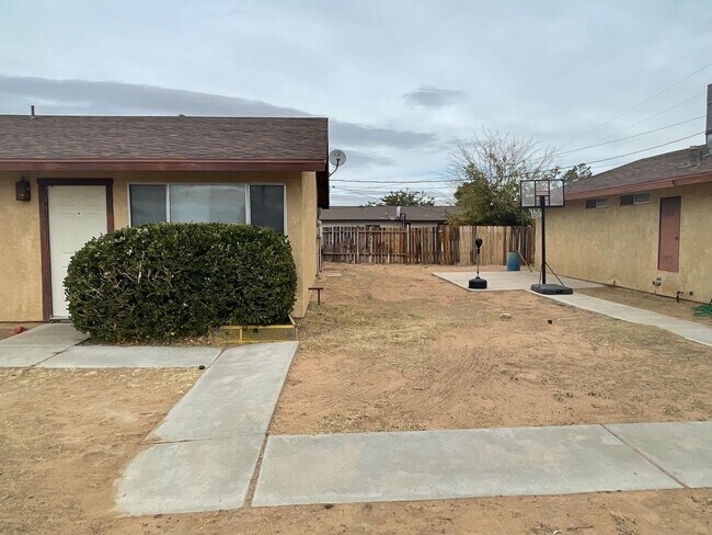 Building Photo - 3711