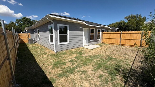 Building Photo - 3203 Bourland St