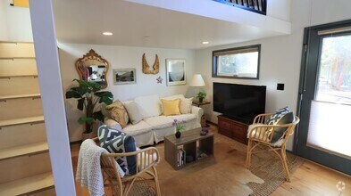 Building Photo - ! Bed 1 Bath Tiny Home