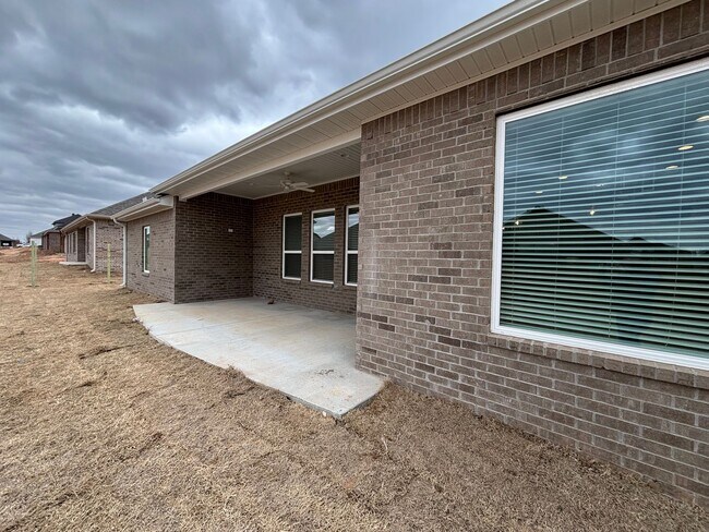 Building Photo - Cozy 4 Bedroom/2.5 Bath Home in a Wonderful Neighborhood