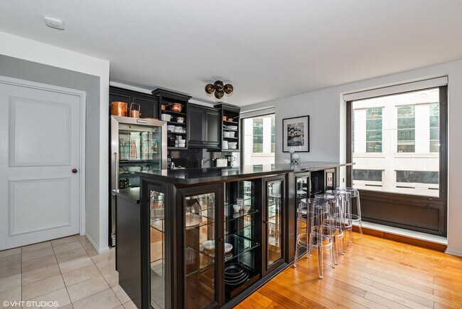 Building Photo - 40 E Delaware Pl