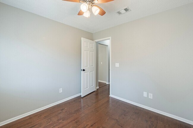 Building Photo - 23 E Stony Bridge Cir