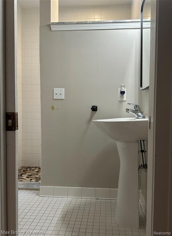 Building Photo - 264 E Breckenridge St