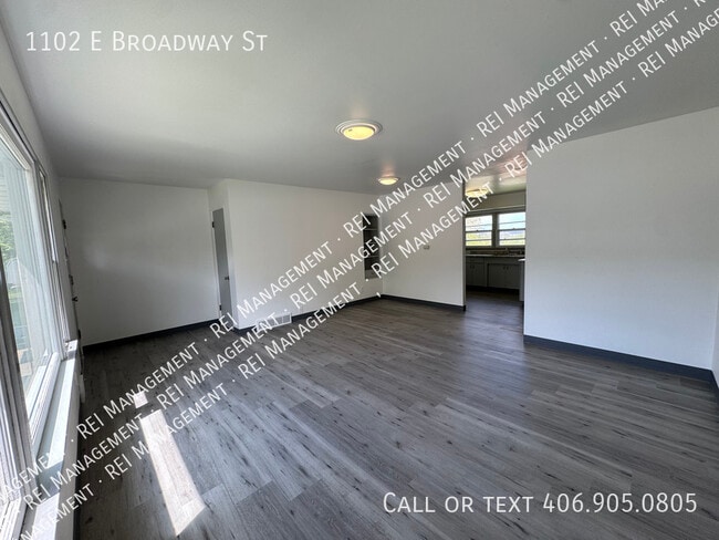 Building Photo - 1102 E Broadway St