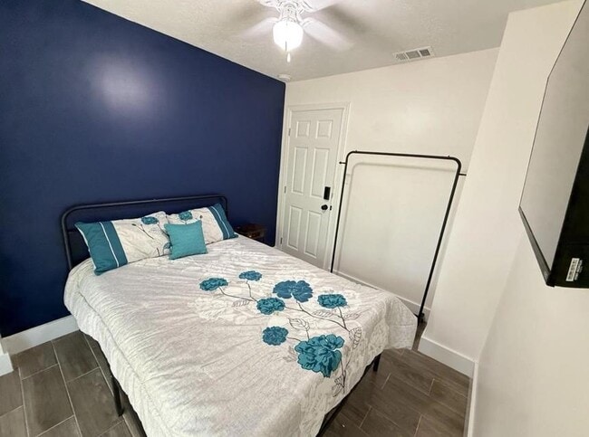 Building Photo - 5140 River Bluff Ln