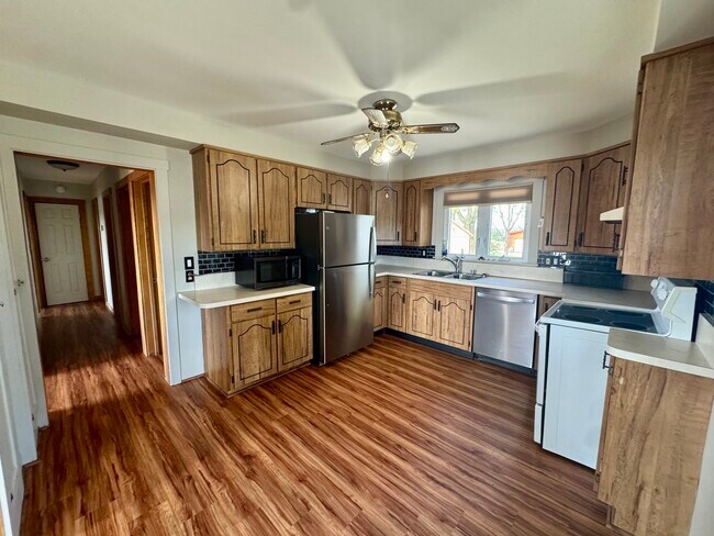 Building Photo - 6809 IL-71