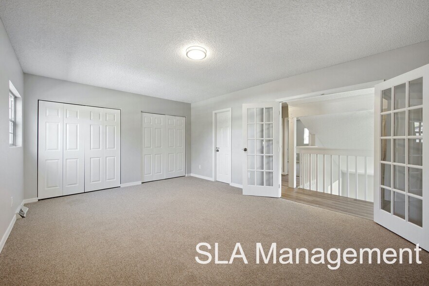 Master Bed - 1320 Vivian St