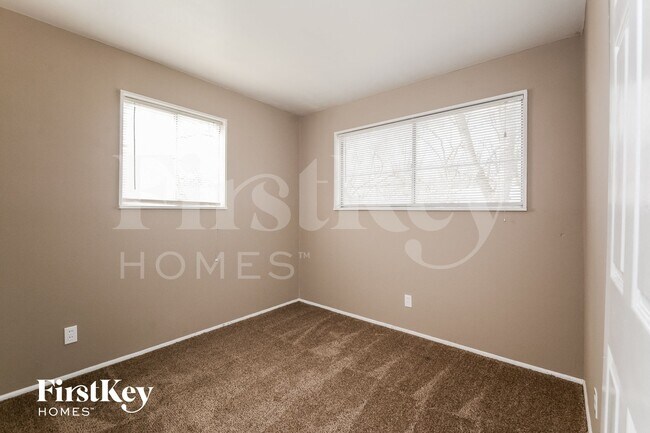 Building Photo - 130 Capri Dr