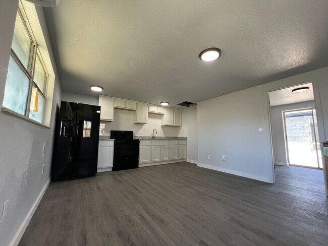 Building Photo - 9320 Grandfield Rd