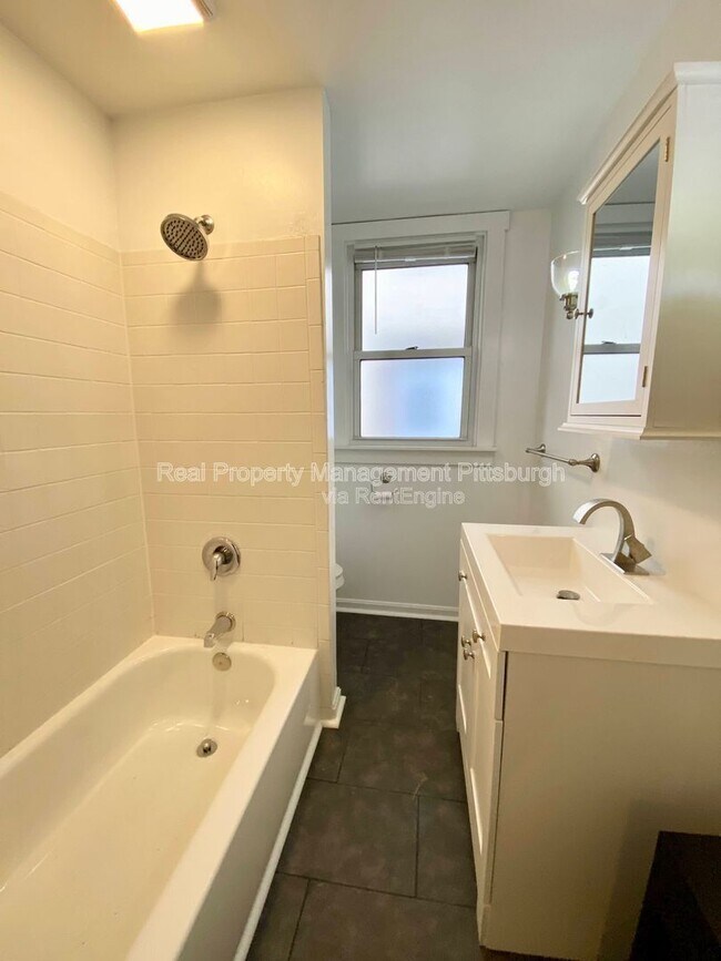 Building Photo - 5735 Phillips Ave