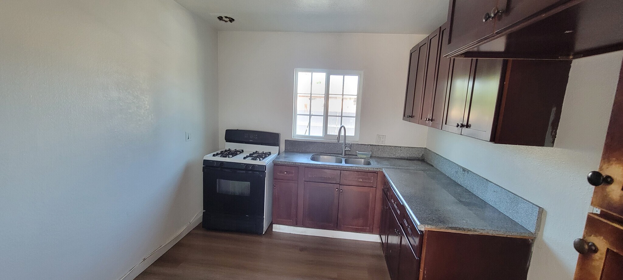 Building Photo - 400 E Hullett St