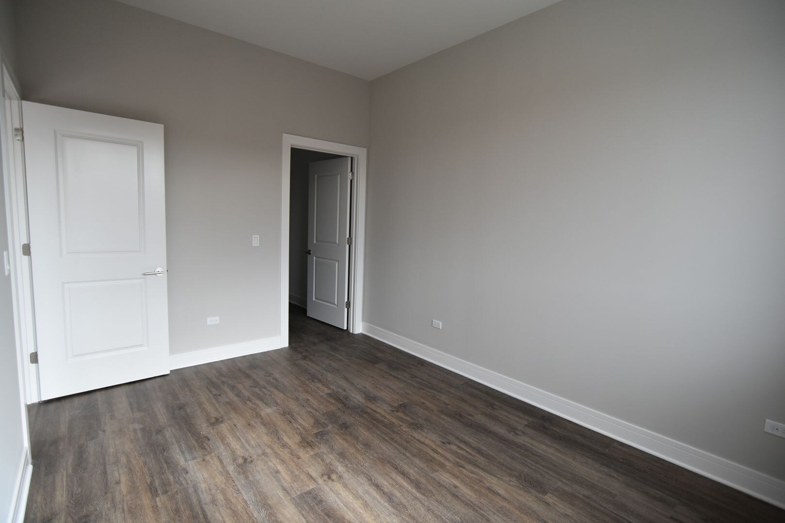 Building Photo - 925 W Irving Park Rd