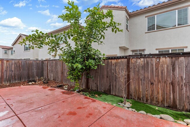 Building Photo - Gorgeous Home, One You Don't Want to Miss!