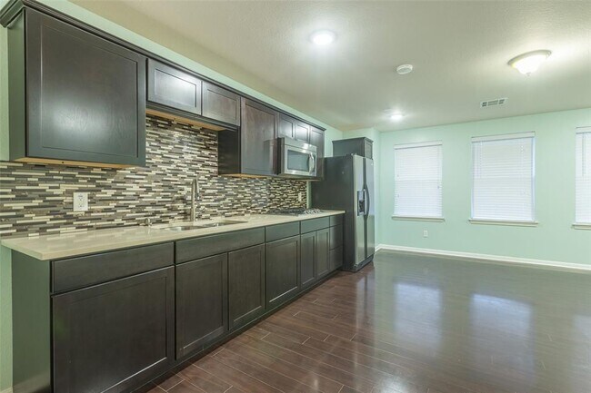 Building Photo - 4202 Fairmeadow Dr