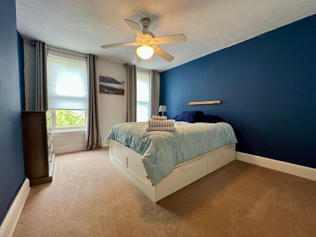 Building Photo - Stunning 2-Bedroom Townhouse in Manayunk! Available NOW!