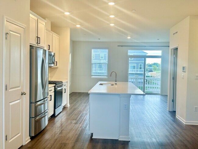 Building Photo - 503 Acadia Ave
