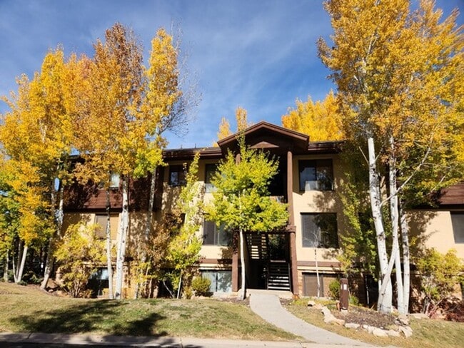 Primary Photo - Recently Remodeled Pinebrook Condo with 1 ...